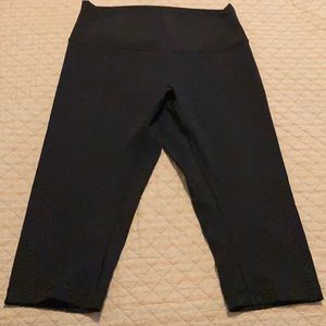 Lululemon Wunder Under size 12 cropped leggings